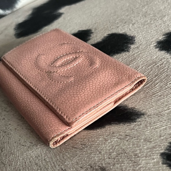 #113 Chanel Pink Pebbled Leather Signature Keyholder Mini Wallet - Picture 3 of 16